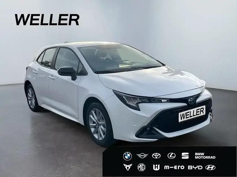 Neu Toyota Corolla Hybrid 131 PS (96 kW) 2026 Schneeweiß Limousine