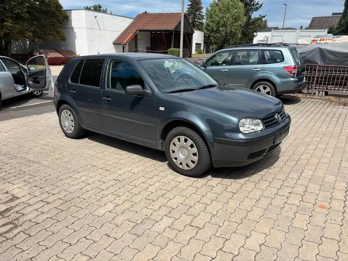 Gebraucht VW Golf IV Edition 105 PS (77 kW) 2001 Grau Limousine