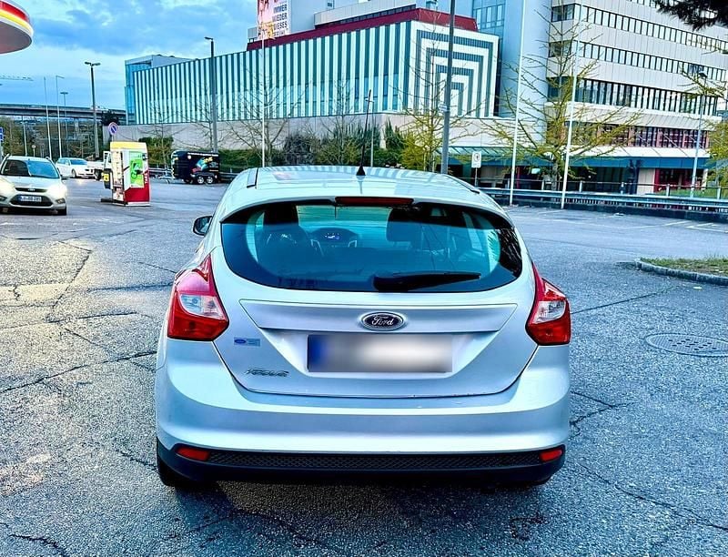Gebraucht Ford Focus 125 PS (91 kW) 2011 Silber Kleinwagen