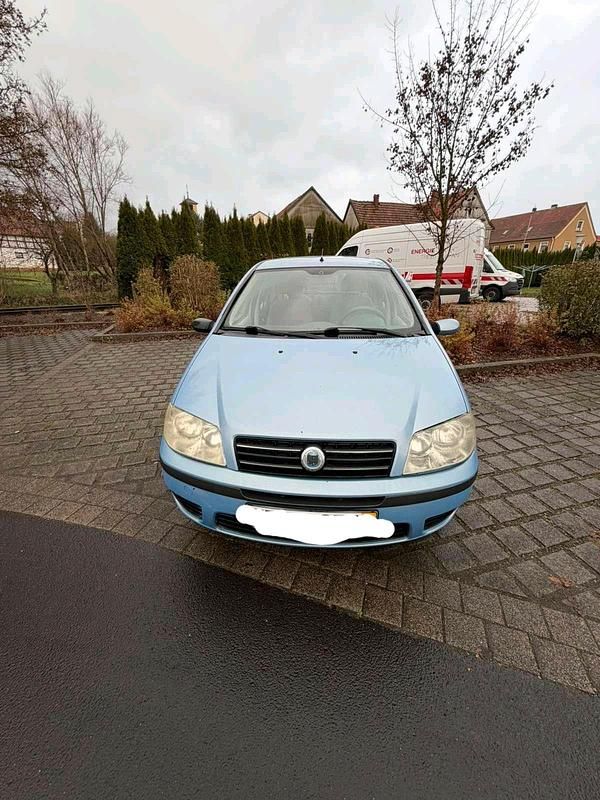 Blau Gebraucht 2003 Fiat Punto Kleinwagen | 650 € - Bild 1/4