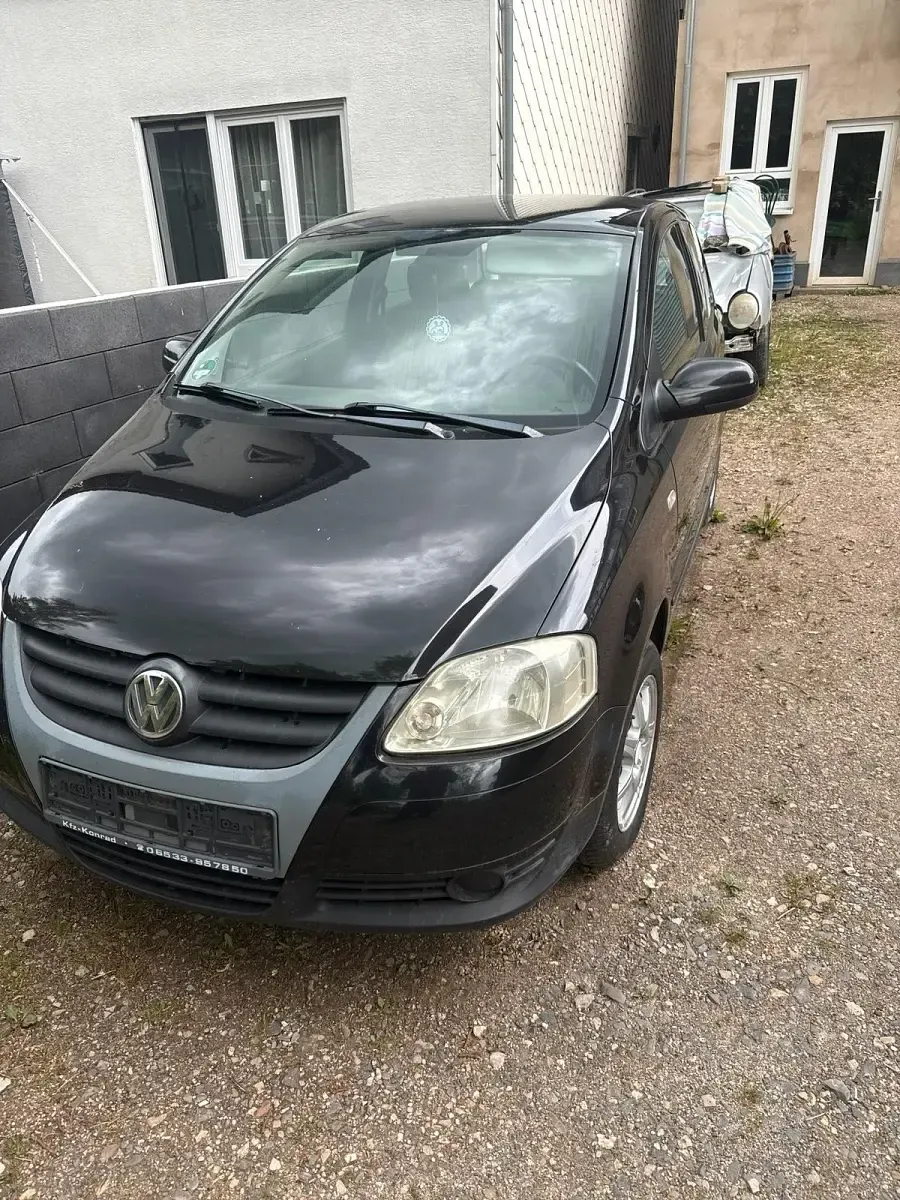 Gebraucht VW Fox 58 PS (42 kW) 2005 Schwarz Kleinwagen
