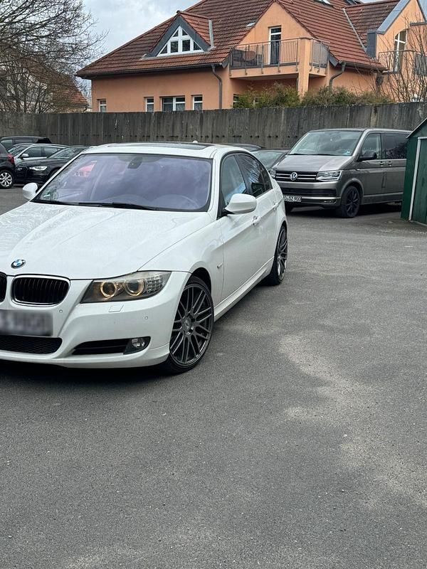 Second-hand BMW 318 143 CP (105 kW) 2010 Alb Berlinǎ