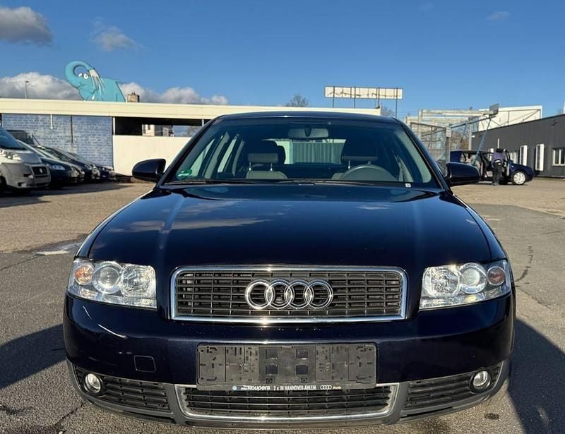 Gebraucht Audi A4 131 PS (96 kW) 2001 Blau Limousine