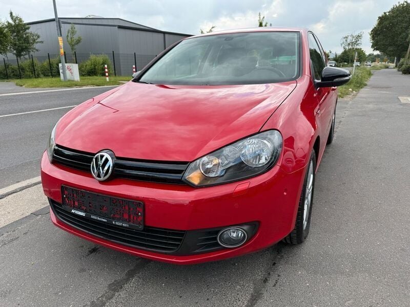 Rot Gebraucht 2012 VW Golf VI Match Limousine | 8.990 € (Fairer Preis) - Bild 1/4
