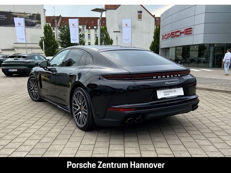 Gebraucht Porsche Panamera 470 PS (345 kW) 2024 Tiefschwarzmetallic Kleinwagen