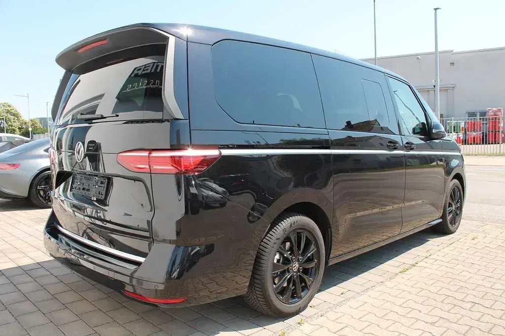 Gebraucht VW Multivan Highline 204 PS (150 kW) 2025 Schwarz Van / Kleinbus