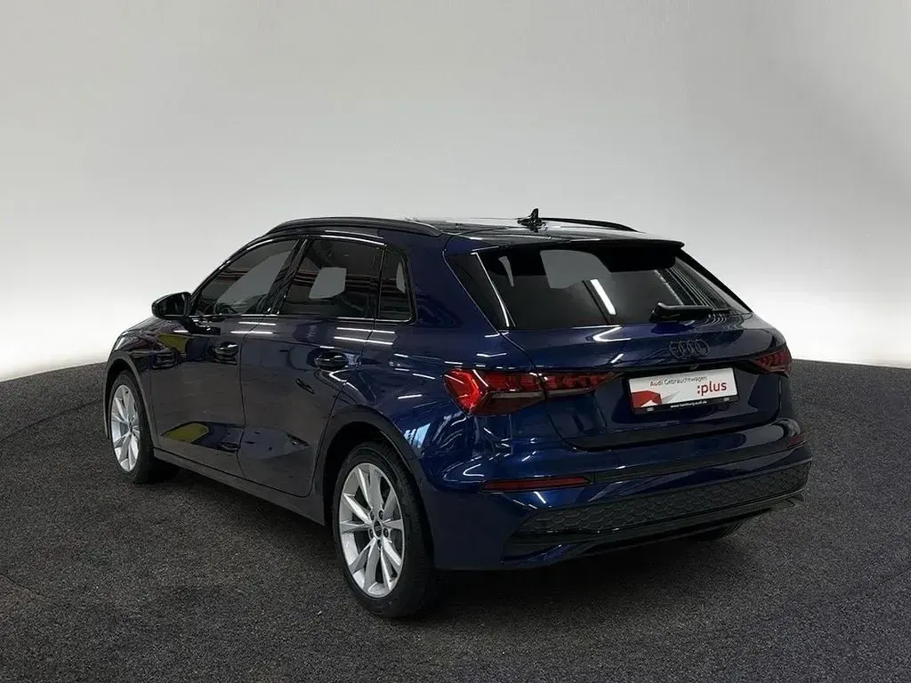 Używany Audi A3 Ambiente 150 KM (110 kW) 2025 Niebieski Sedan/Limuzyna
