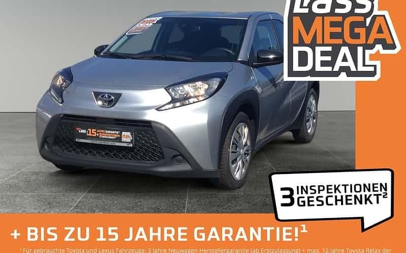 Silber Gebraucht 2023 Toyota Aygo Play Kleinwagen | 13.980 € (Fairer Preis) - Bild 1/4
