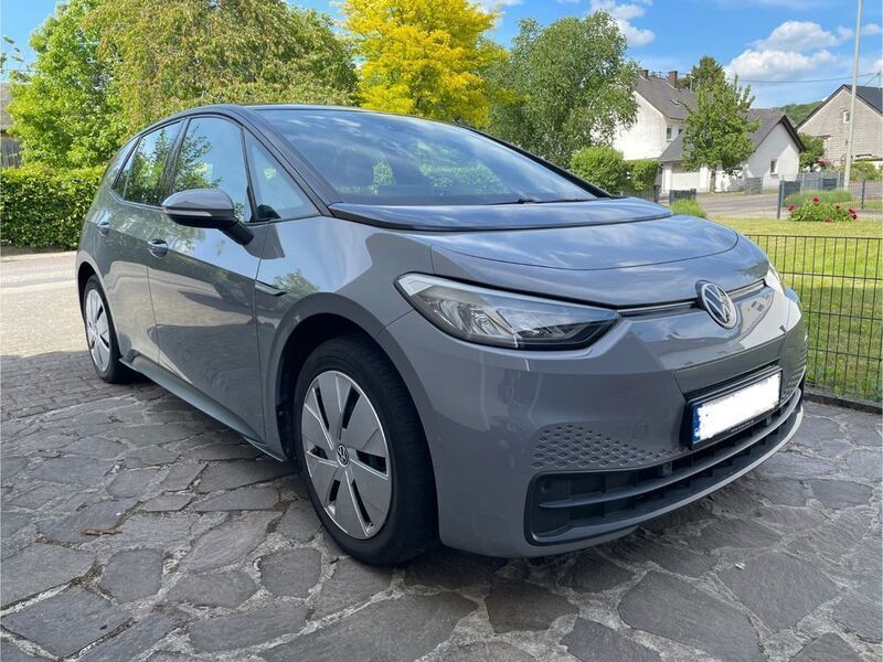 Grau Gebraucht 2021 VW ID.3 Pure Kleinwagen | 16.900 € (Superpreis) - Bild 1/4