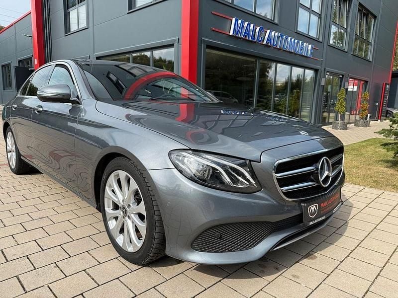 Grau Gebraucht 2020 Mercedes E200 Limousine | 26.999 € (Fairer Preis) - Bild 1/4