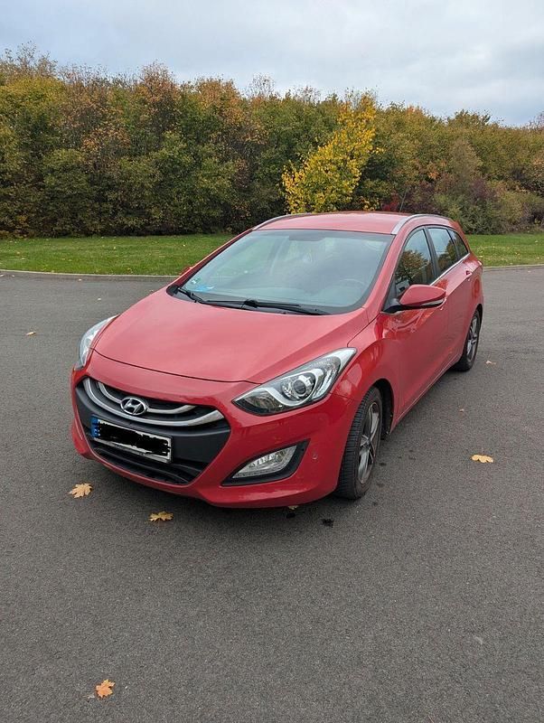 Rot Gebraucht 2015 Hyundai i30 Kombi | 7.000 € (Fairer Preis) - Bild 1/4