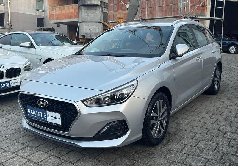Gebraucht Hyundai i30 Trend 140 PS (102 kW) 2019 Silber Kombi