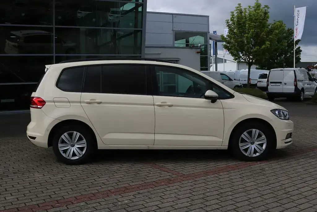 Gebraucht VW Touran Comfortline 150 PS (110 kW) 2024 Beige Van / Kleinbus