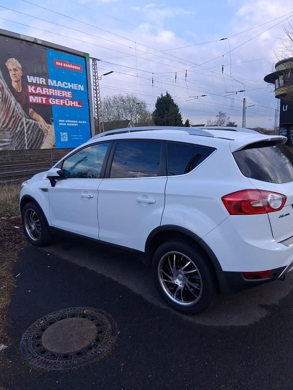 Gebraucht Ford Kuga Titanium 140 PS (102 kW) 2010 Weiß SUV