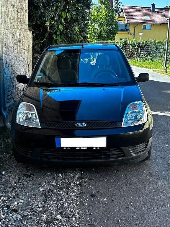 Schwarz Gebraucht 2003 Ford Fiesta Ambiente Limousine | 1.390 € (Fairer Preis) - Bild 1/4