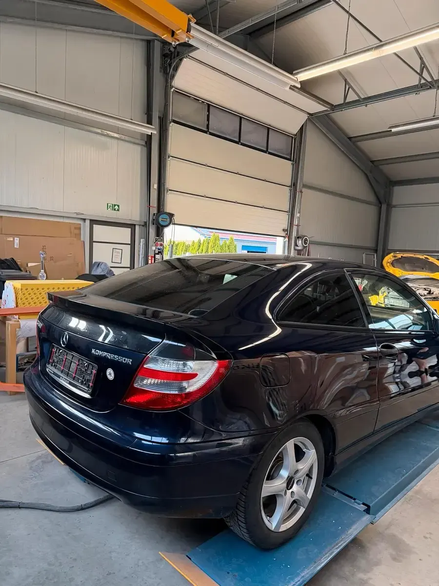Gebraucht Mercedes C180 143 PS (105 kW) 2007 Blau Coupé