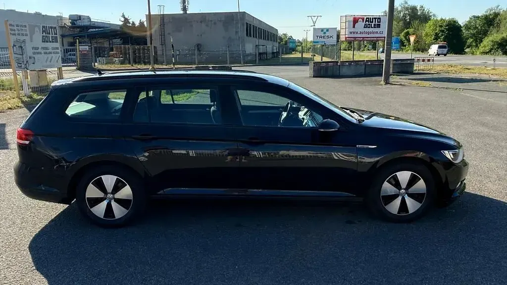 Gebraucht VW Passat Trendline 120 PS (88 kW) 2015 Schwarz Kombi
