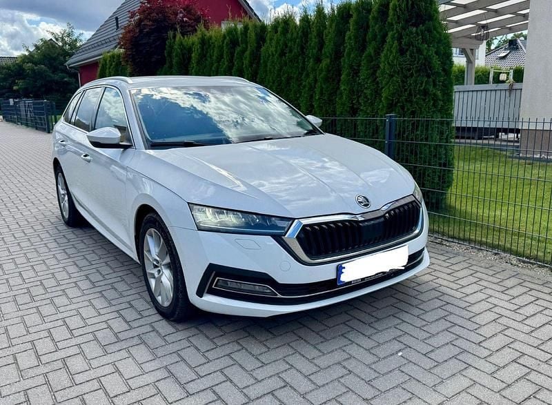 Weiß Gebraucht 2022 Skoda Octavia Style Kombi | 15.000 € (Guter Preis) - Bild 1/4