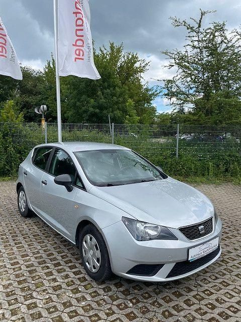 Silber Gebraucht 2015 Seat Ibiza Reference Limousine | 3.850 € (Guter Preis) - Bild 1/4