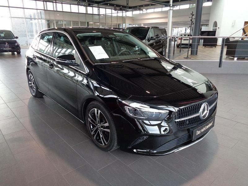 Gebraucht Mercedes B200 163 PS (119 kW) 2024 Schwarz Van / Kleinbus