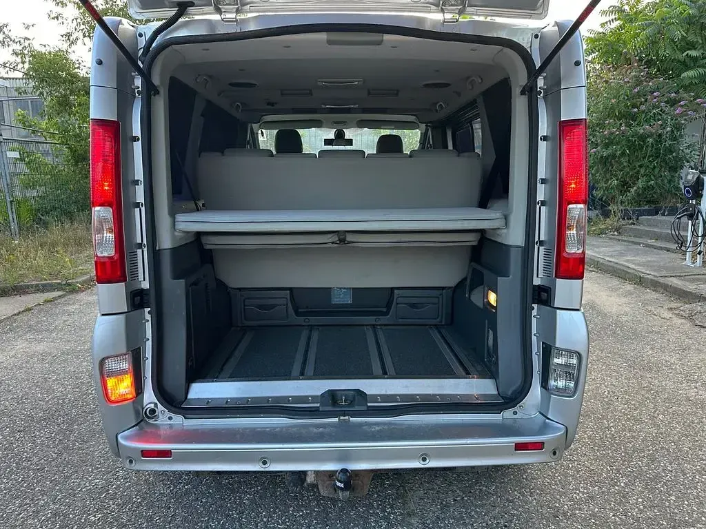 Gebraucht Renault Trafic 145 PS (106 kW) 2007 Silber Van / Kleinbus