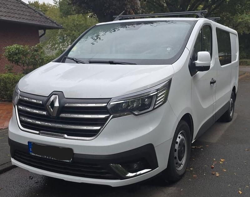 Weiß Gebraucht 2023 Renault Trafic Komfort Van | 25.990 € (Superpreis) - Bild 1/4