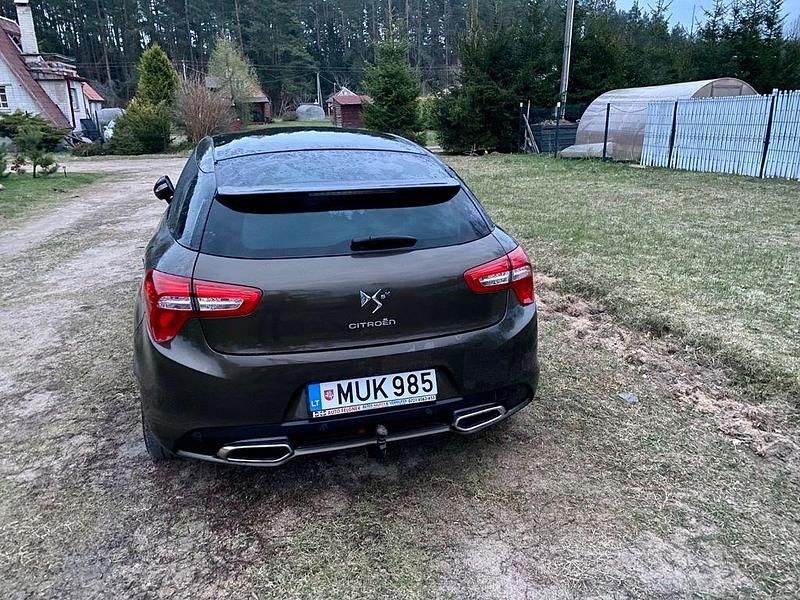 Second-hand Citroën DS5 200 CP (147 kW) 2013 Maro Hatchback