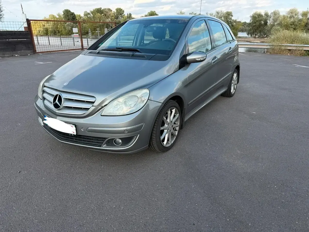 Gebraucht Mercedes B180 109 PS (80 kW) 2008 Braun Van / Kleinbus