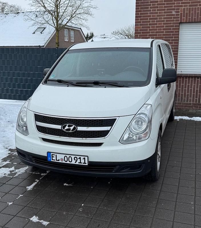 Gebraucht Hyundai H-1 170 PS (125 kW) 2011 Weiß Van / Kleinbus