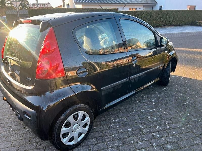 Gebraucht Peugeot 107 Urban Move 68 PS (50 kW) 2011 Schwarz Kleinwagen