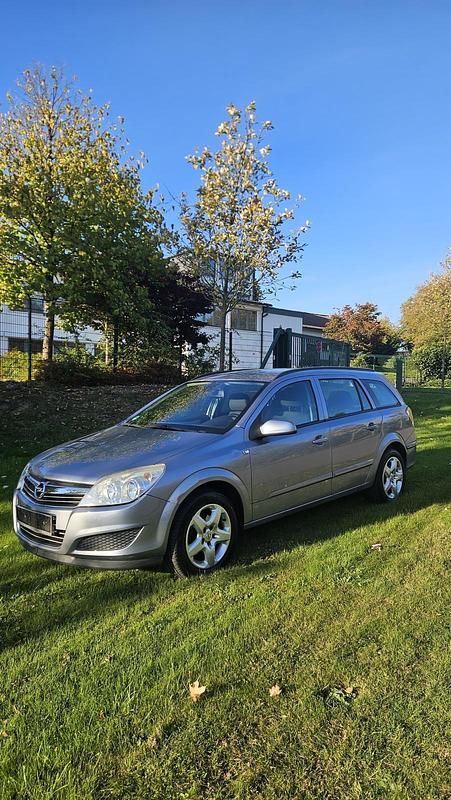 Grau Gebraucht 2008 Opel Astra Kombi | 2.000 € (Fairer Preis) - Bild 1/4