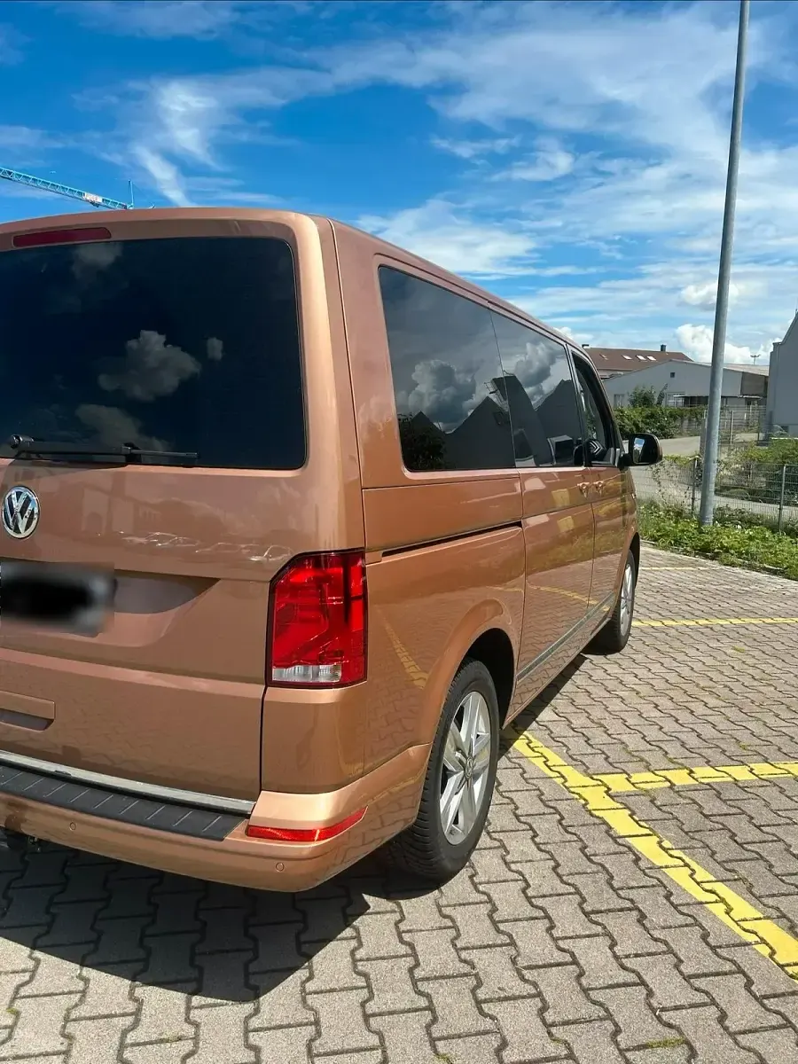Gebraucht VW Multivan 150 PS (110 kW) 2020 Braun Van / Kleinbus