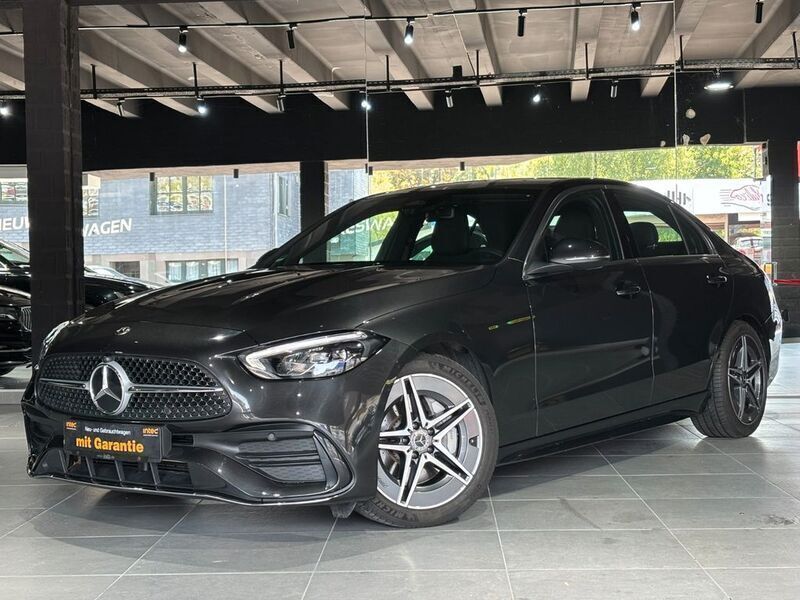 Grau Gebraucht 2023 Mercedes C200 AMG line Limousine | 39.499 € (Fairer Preis) - Bild 1/4