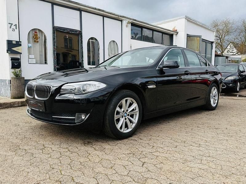 Gebraucht BMW 520 184 PS (135 kW) 2013 Saphirschwarz Limousine