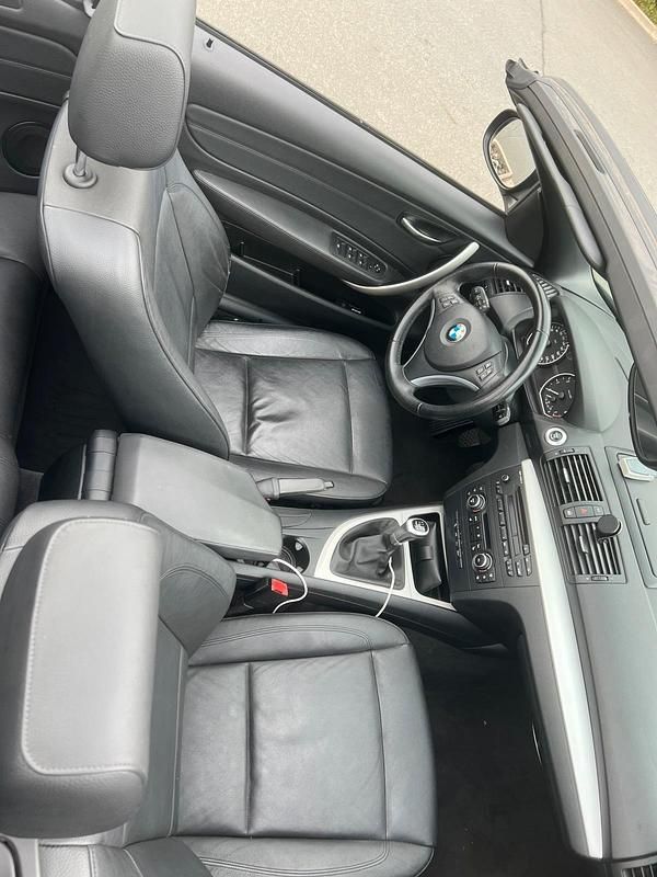 Schwarz Gebraucht 2009 BMW 118 Cabriolet Cabrio | 6.350 € (Guter Preis) - Bild 1/4
