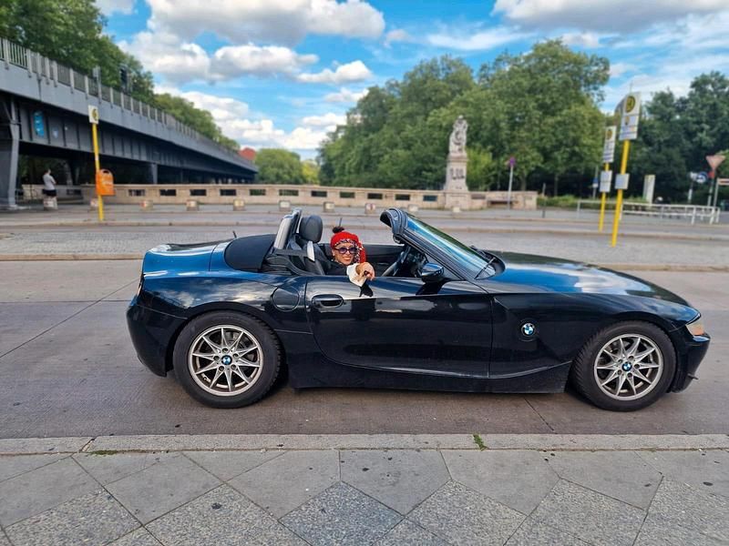 Schwarz Gebraucht 2005 BMW Z4 Cabrio | 10.000 € (Etwas zu teuer) - Bild 1/2