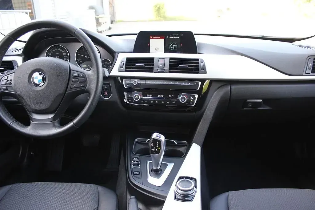Gebraucht BMW 318 150 PS (110 kW) 2018 Grau Kombi