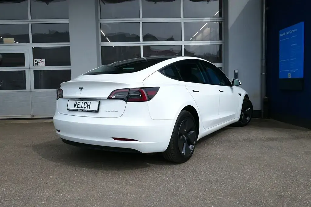 Second-hand Tesla Model 3 366 kW (498 CP) 2023 Alb Berlinǎ