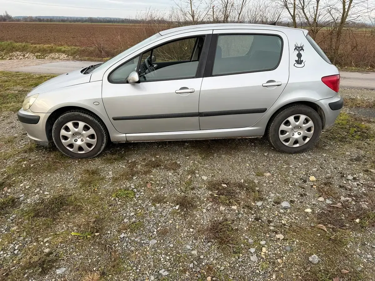 Gebraucht Peugeot 307 109 PS (80 kW) 2001 Silber Kleinwagen