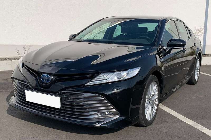 Schwarz Gebraucht 2019 Toyota Camry Hybrid Limousine | 28.999 € - Bild 1/4