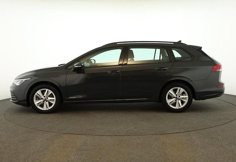 Gebraucht VW Golf VIII Life 150 PS (110 kW) 2022 Uranograu Kombi