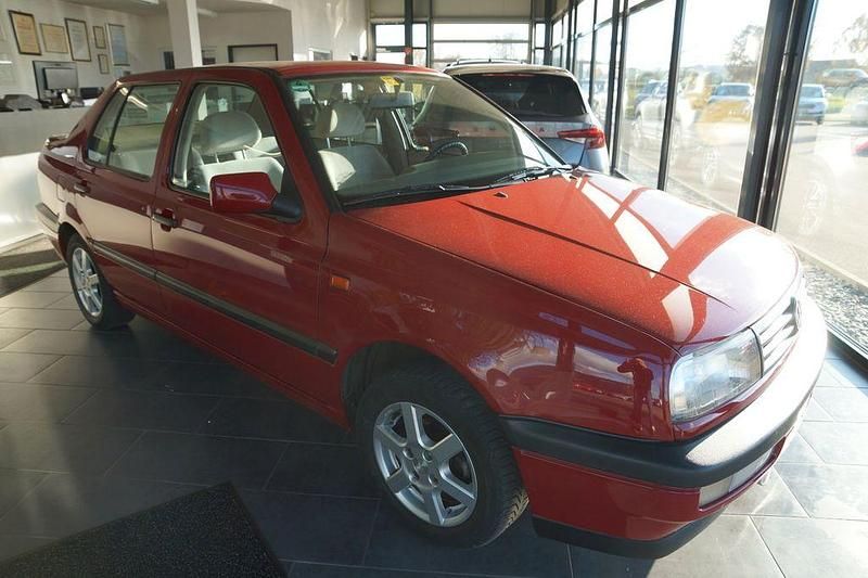 Rot Gebraucht 1993 VW Vento GT Limousine | 2.900 € - Bild 1/4