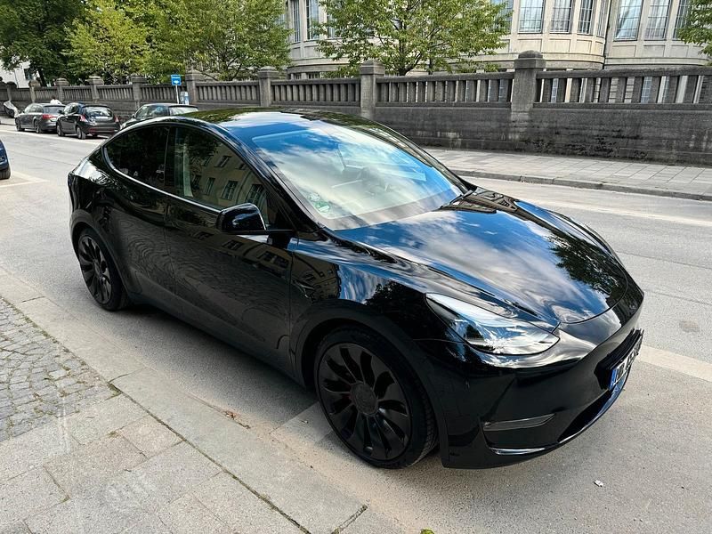 Second-hand Tesla Model Y Performance 317 kW (431 CP) 2023 Negru SUV