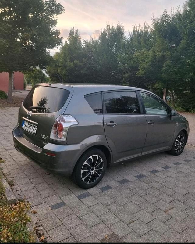 Grau Gebraucht 2007 Toyota Corolla Van / Kleinbus | 3.000 € (Etwas zu teuer) - Bild 1/4