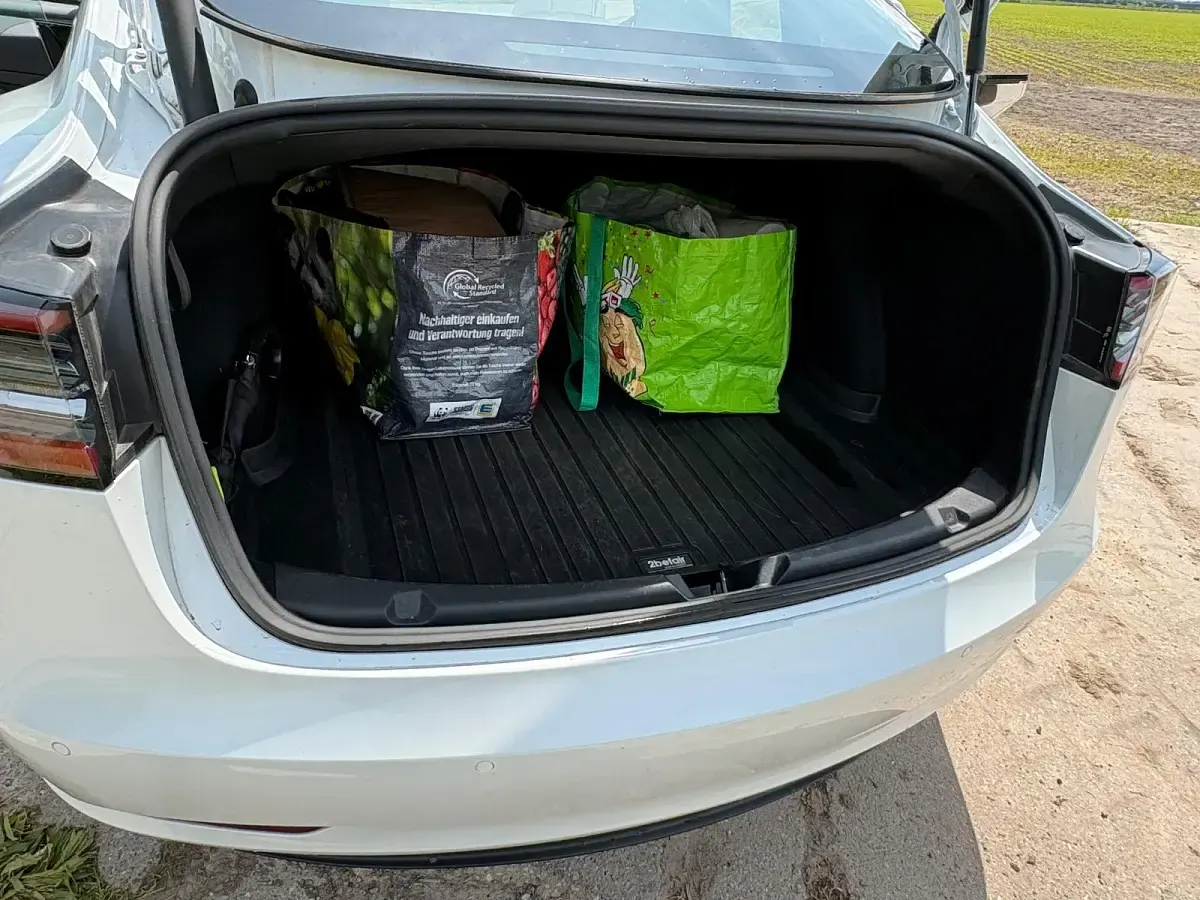 Gebraucht Tesla Model 3 Standard Range 239 kW (325 PS) 2021 Weiß Limousine