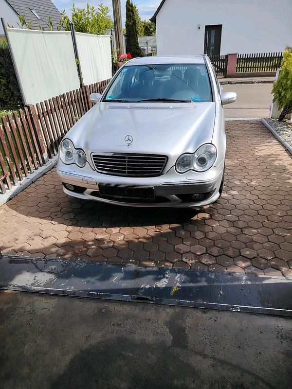 Silber Gebraucht 2003 Mercedes C270 Sport Limousine | 5.000 € - Bild 1/4