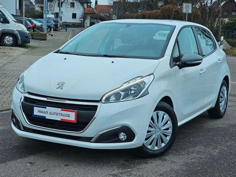 Gebraucht Peugeot 208 Active 110 PS (80 kW) 2019 Weiß Kleinwagen