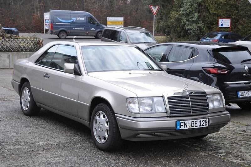 Gebraucht Mercedes 230 132 PS (97 kW) 1990 Beige Coupé