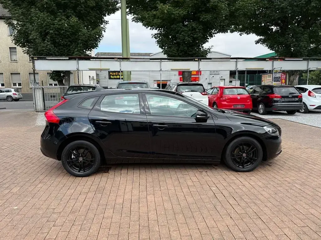 Gebraucht Volvo V40 Kinetic 120 PS (88 kW) 2017 Schwarz Limousine