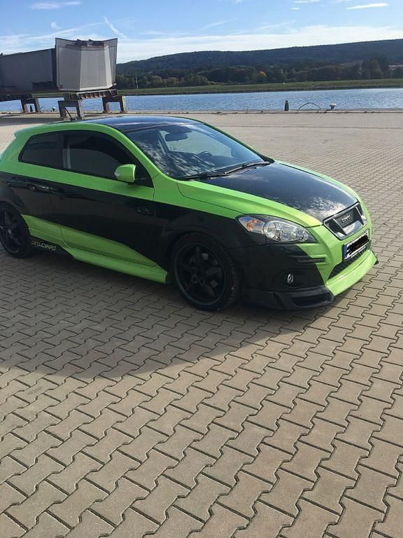 Schwarz Gebraucht 2009 Kia ProCeed Kleinwagen | 3.500 € (Fairer Preis) - Bild 1/4